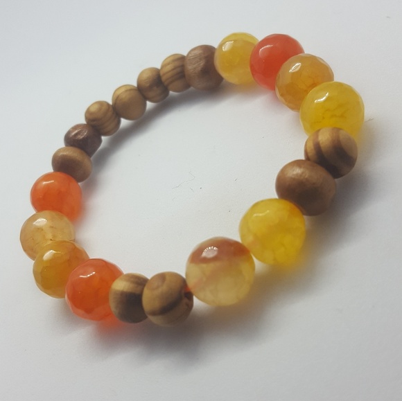 Essential oil diffusing bracelet - Picture 2 of 5